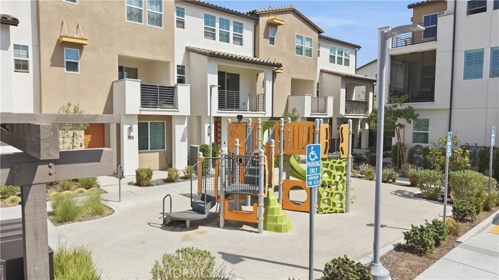 686 Limoncello Lane