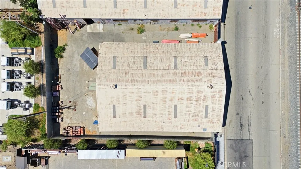 1084 E 1st