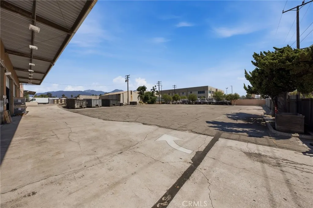 1084 E 1st
