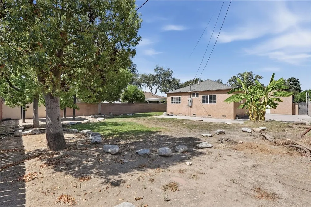 206 E Rosslynn
