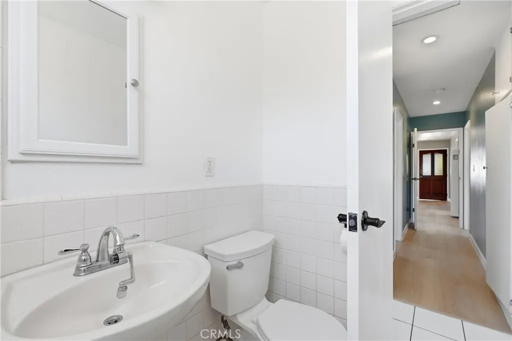 206 E Rosslynn