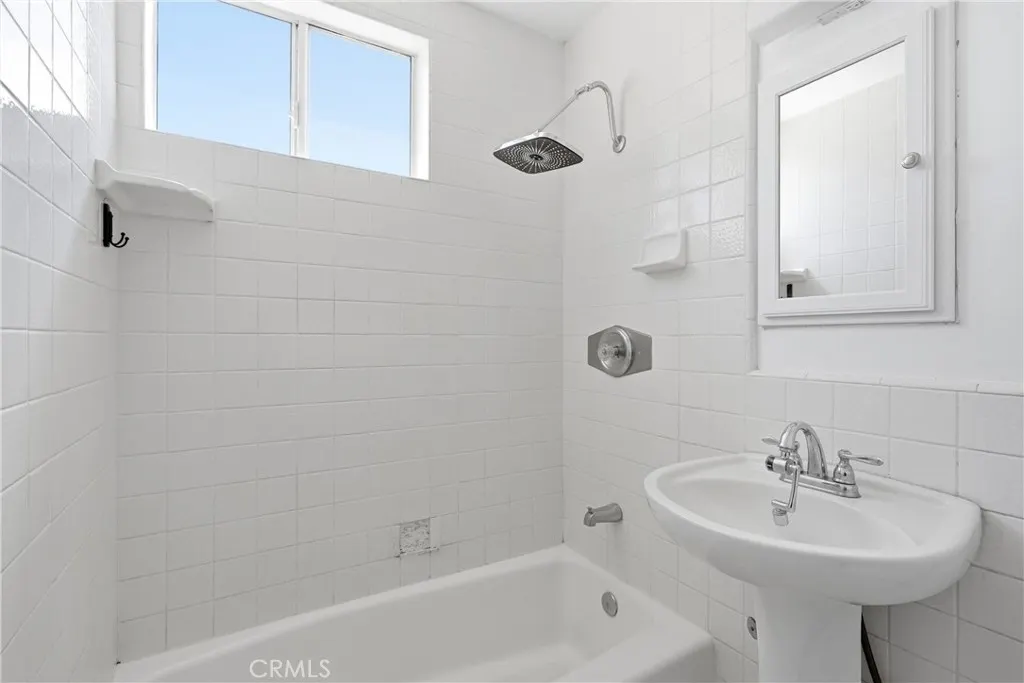 206 E Rosslynn