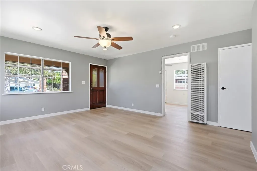 206 E Rosslynn