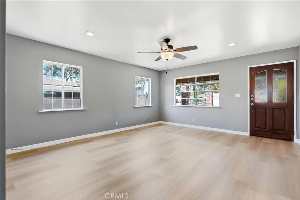206 E Rosslynn