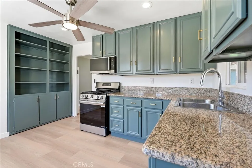 206 E Rosslynn