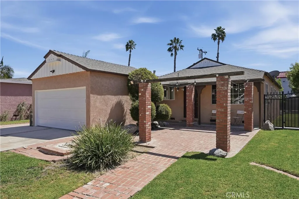 206 E Rosslynn