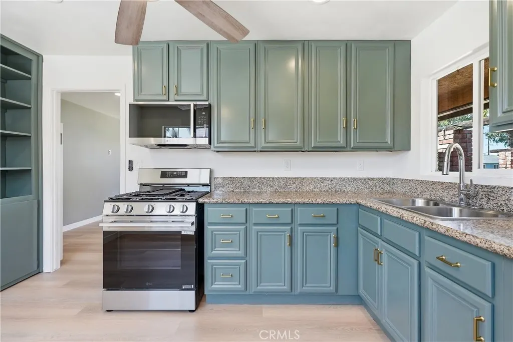 206 E Rosslynn
