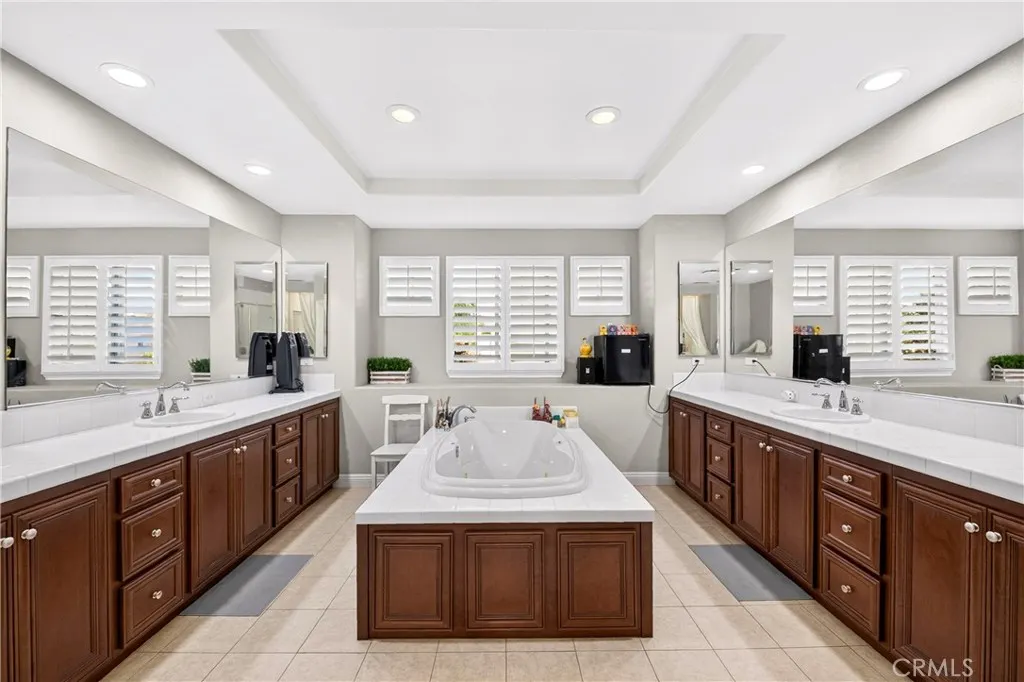 523 S Primrose