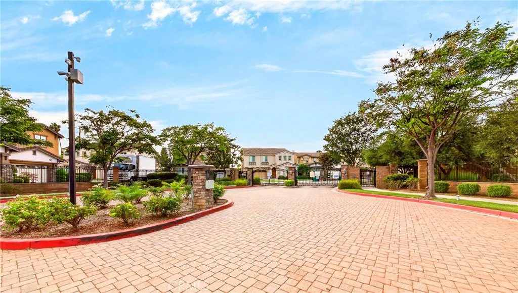 523 S Primrose