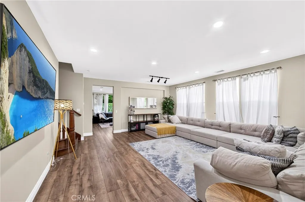 523 S Primrose