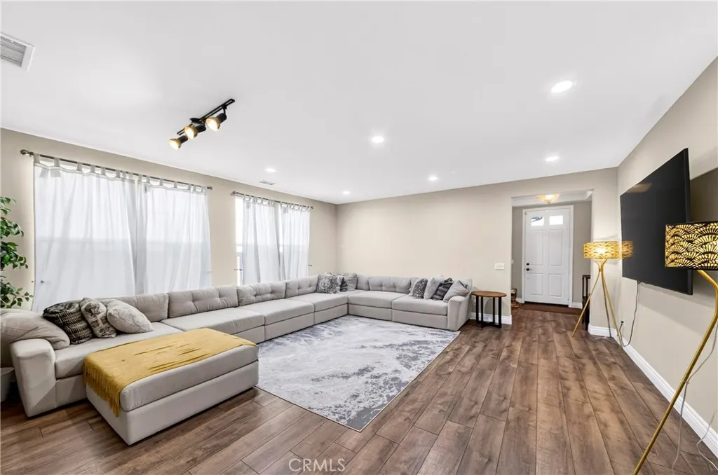 523 S Primrose
