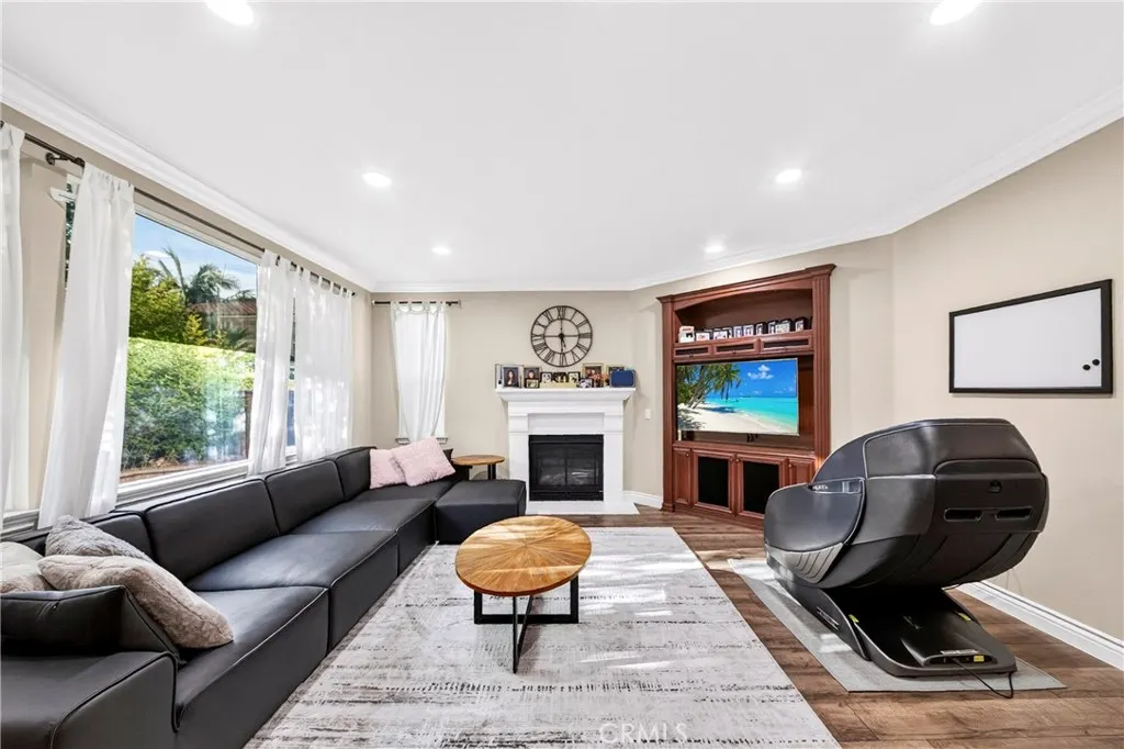 523 S Primrose
