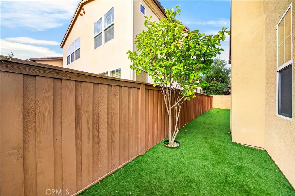 523 S Primrose