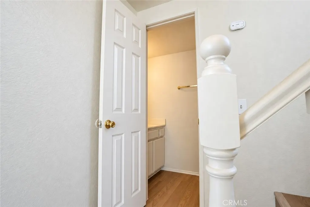 2233 S Fern