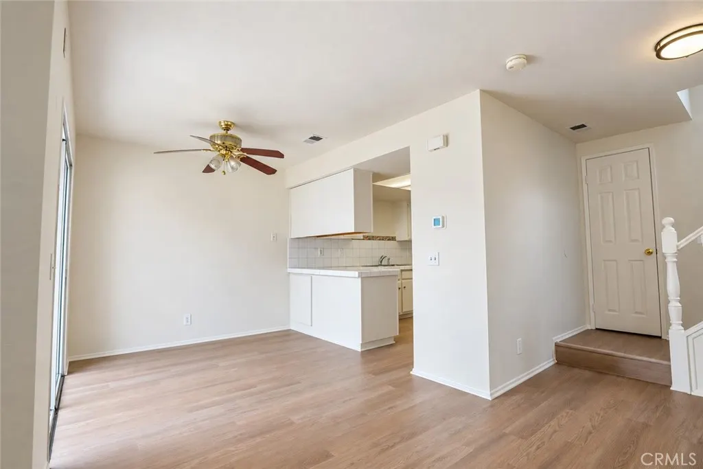 2233 S Fern