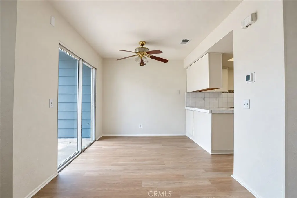 2233 S Fern