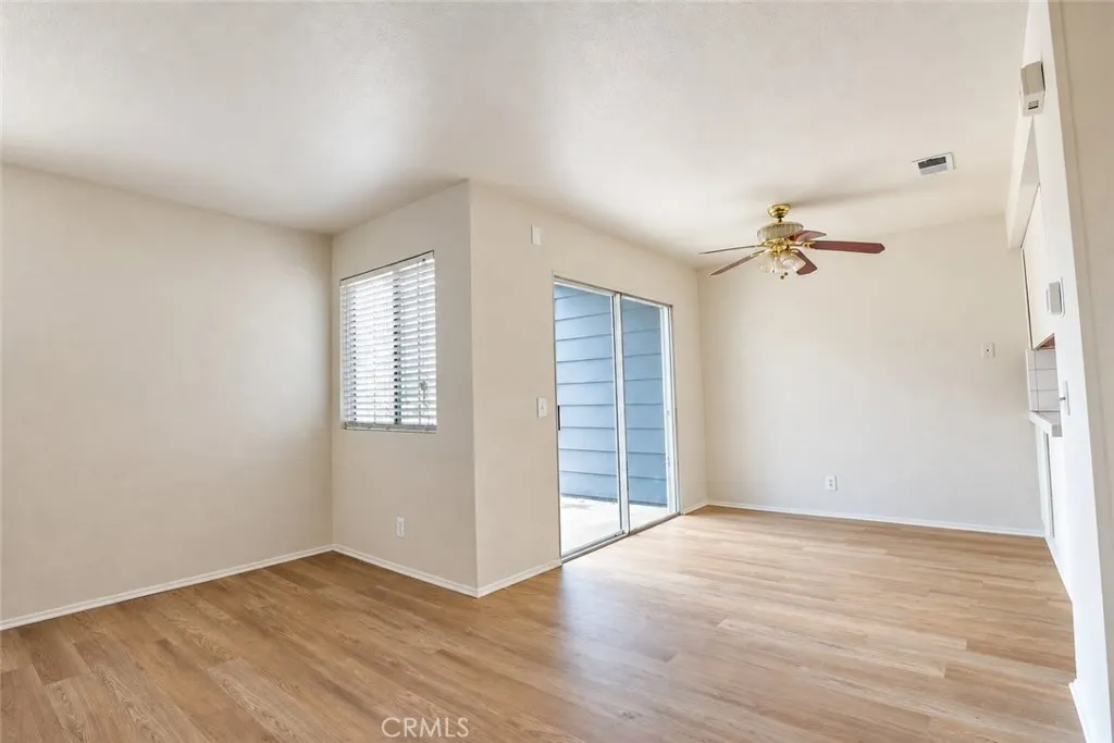 2233 S Fern