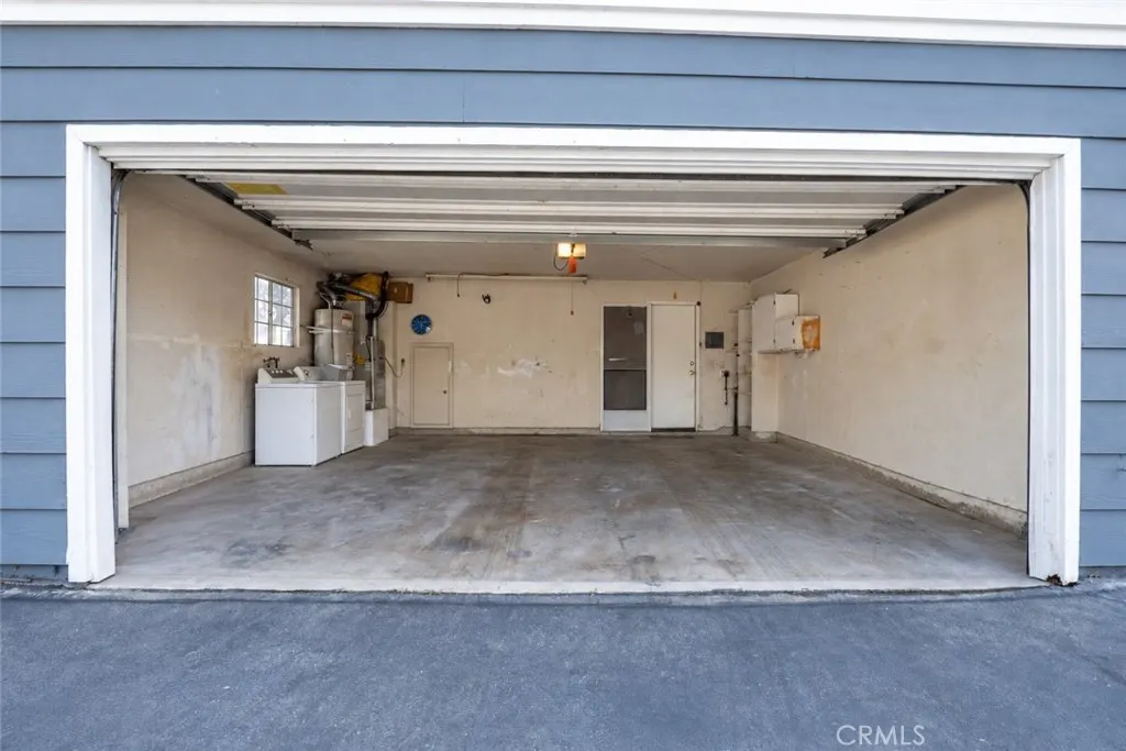 2233 S Fern