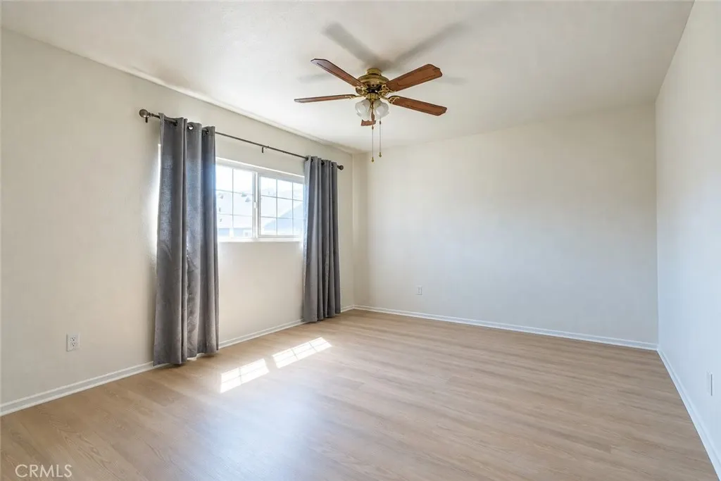 2233 S Fern