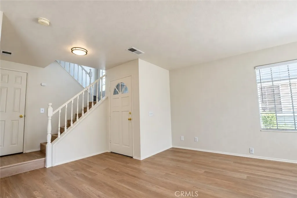 2233 S Fern