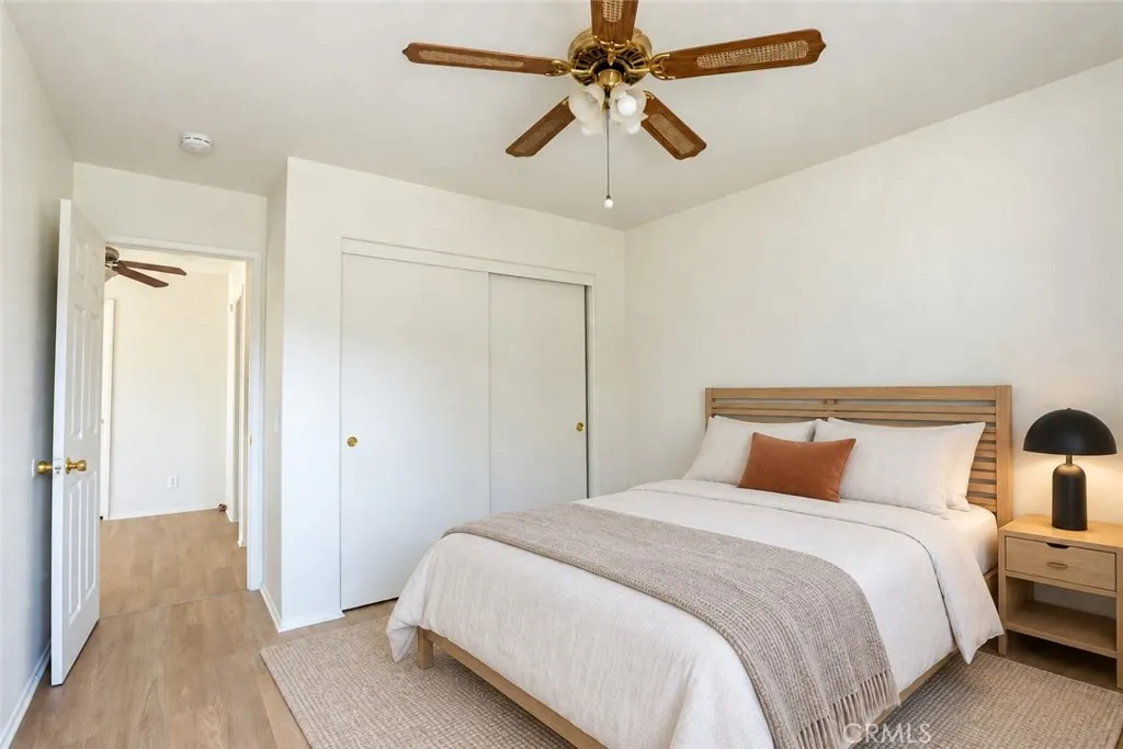 2233 S Fern
