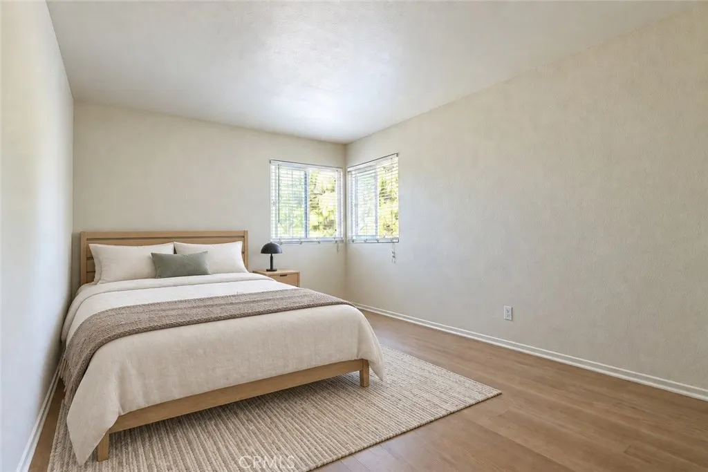 2233 S Fern