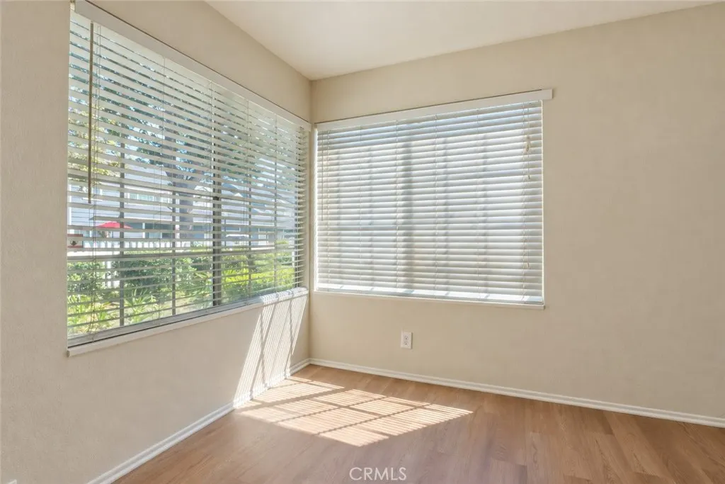 2233 S Fern