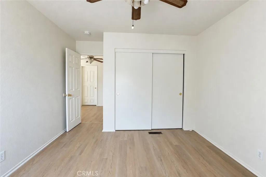 2233 S Fern