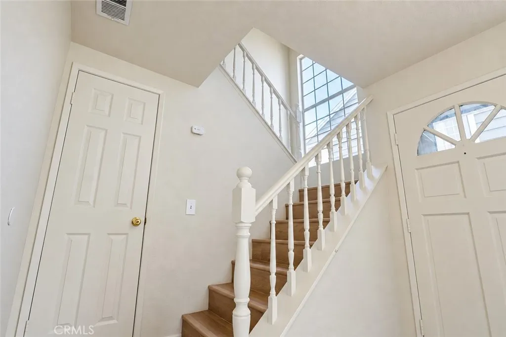 2233 S Fern