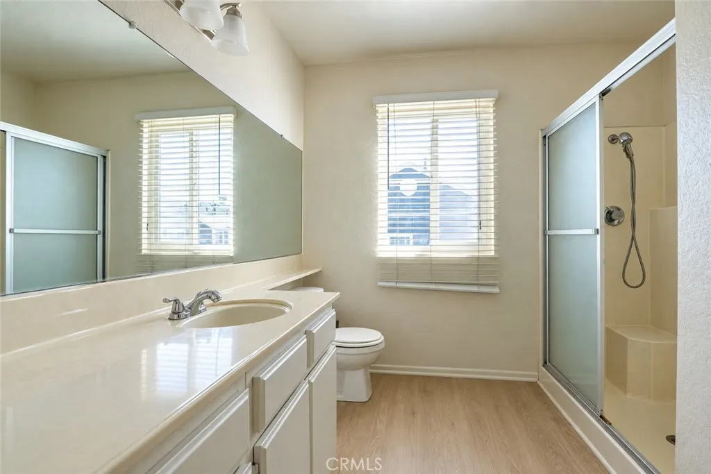2233 S Fern