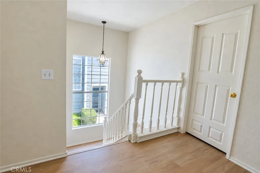 2233 S Fern