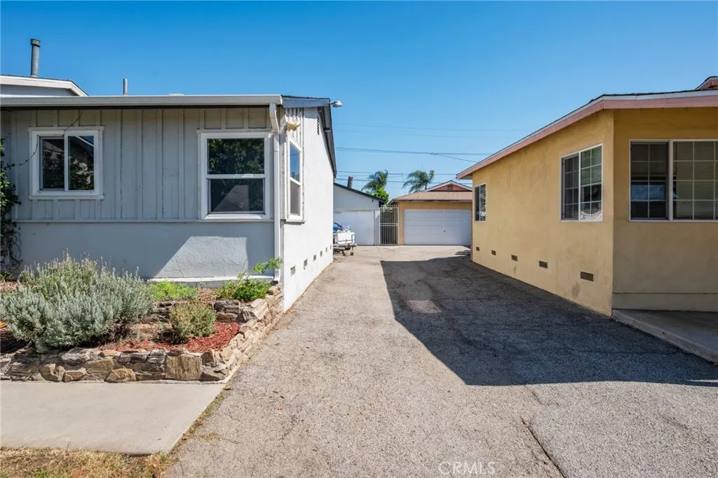 1008 League Avenue