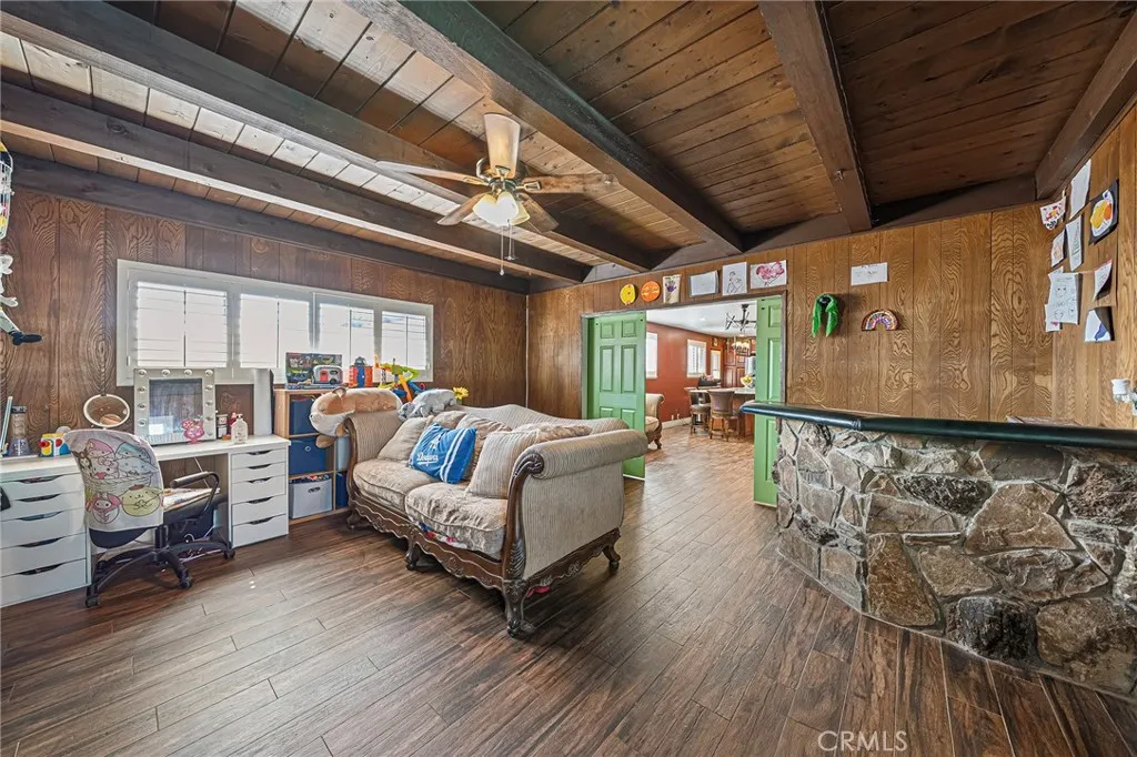 656 Sandy Hook