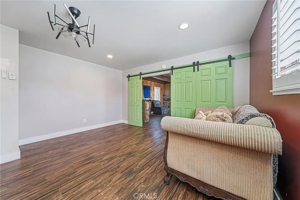 656 Sandy Hook