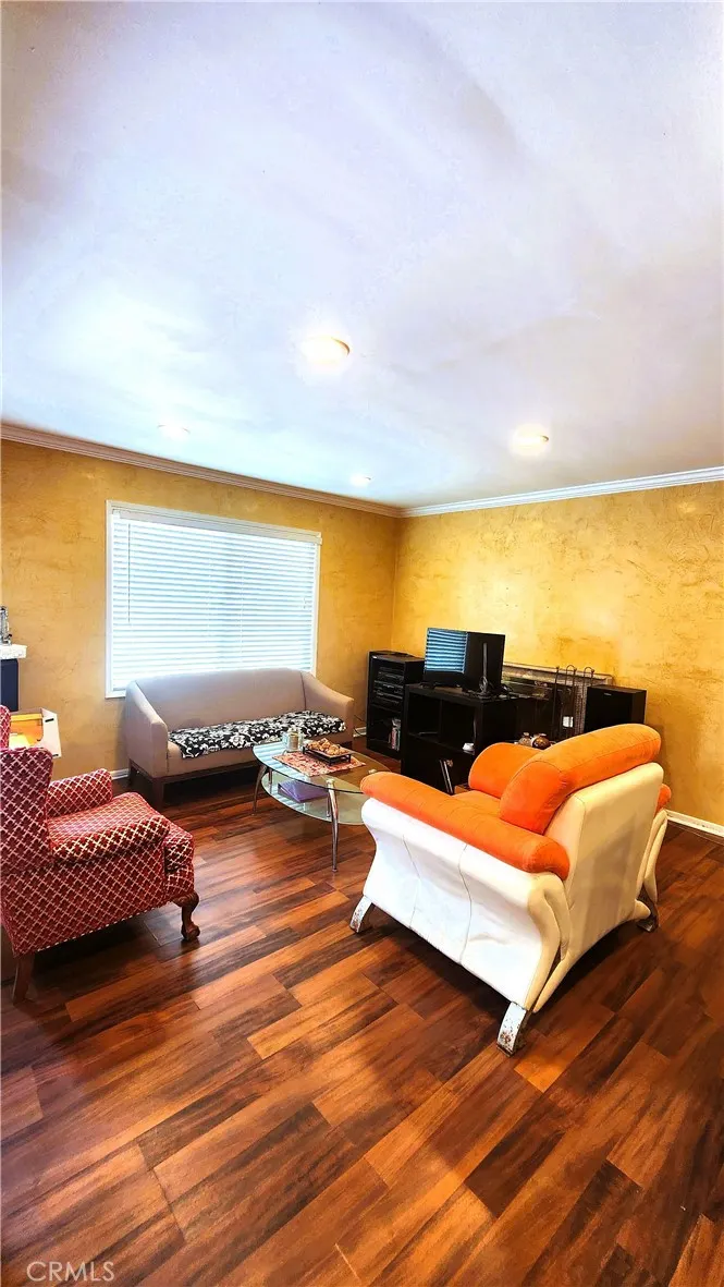 423 E Francisquito