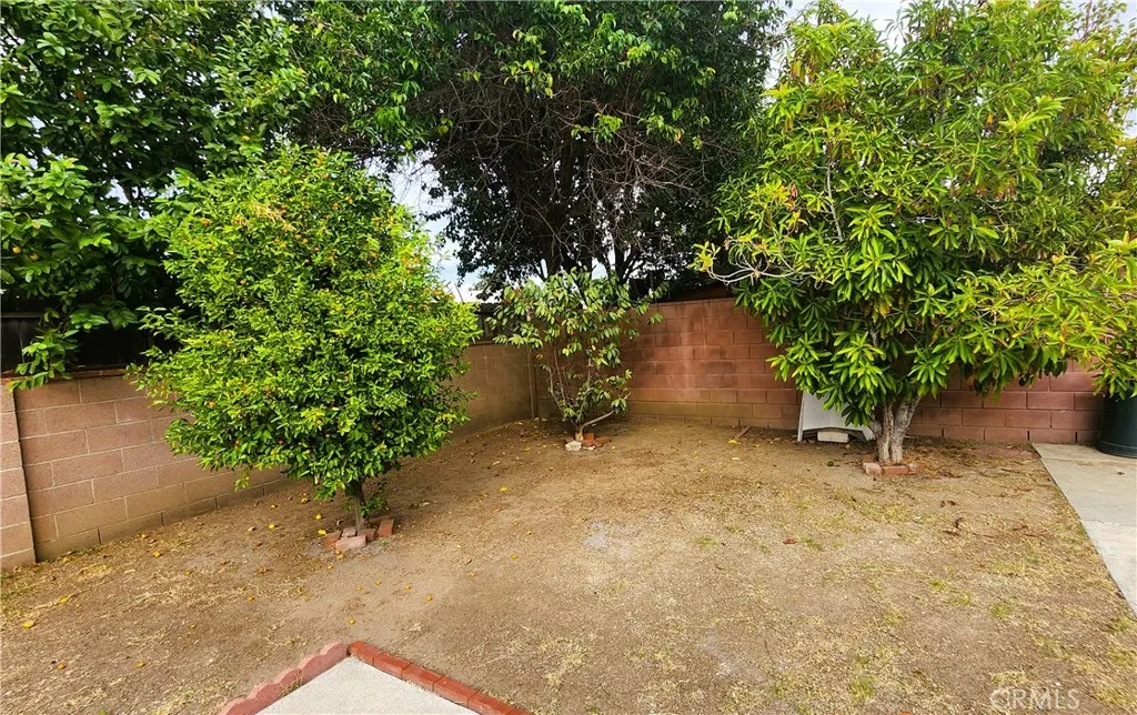 423 E Francisquito