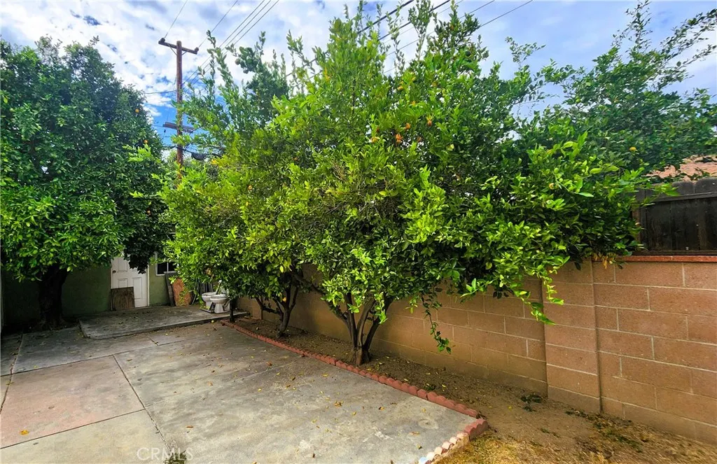 423 E Francisquito