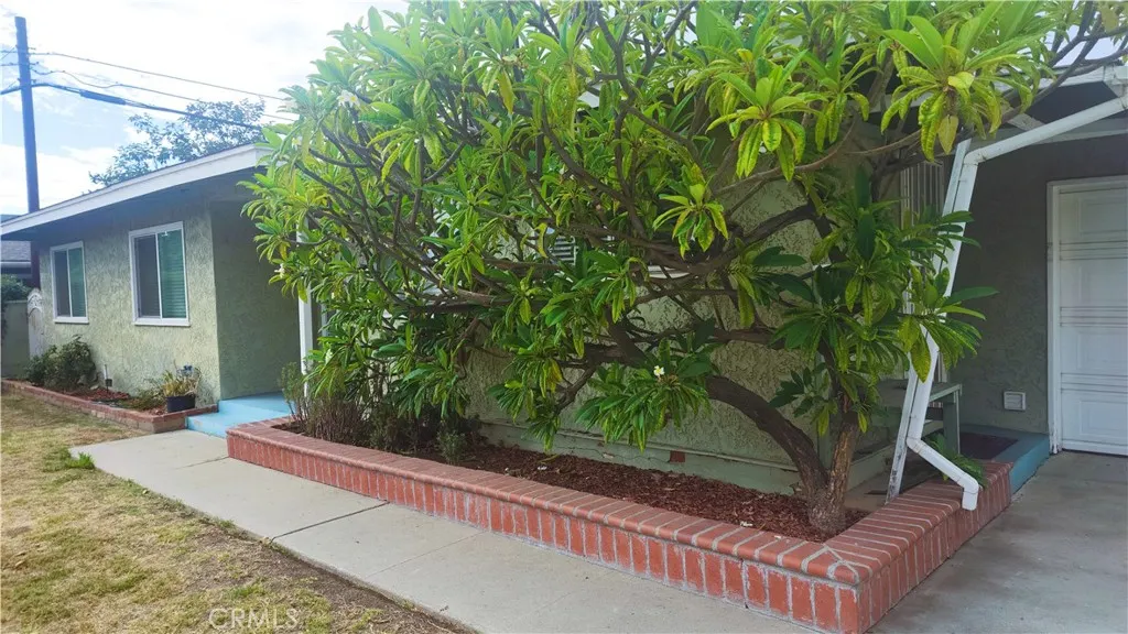 423 E Francisquito