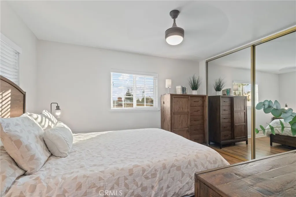 1136 W Edna Place