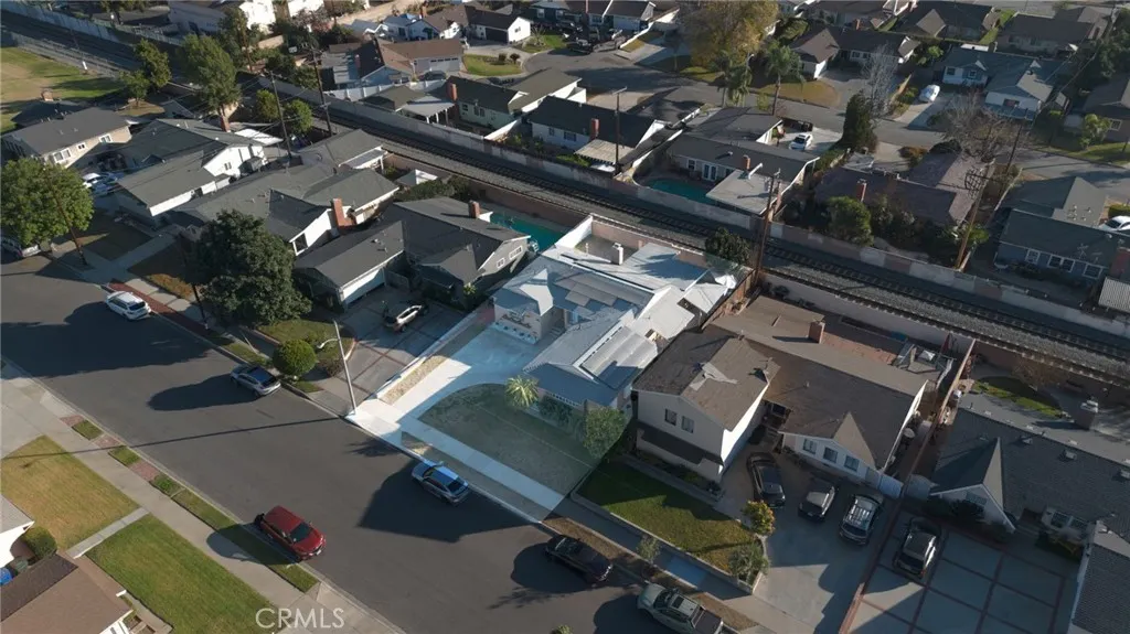 1136 W Edna Place
