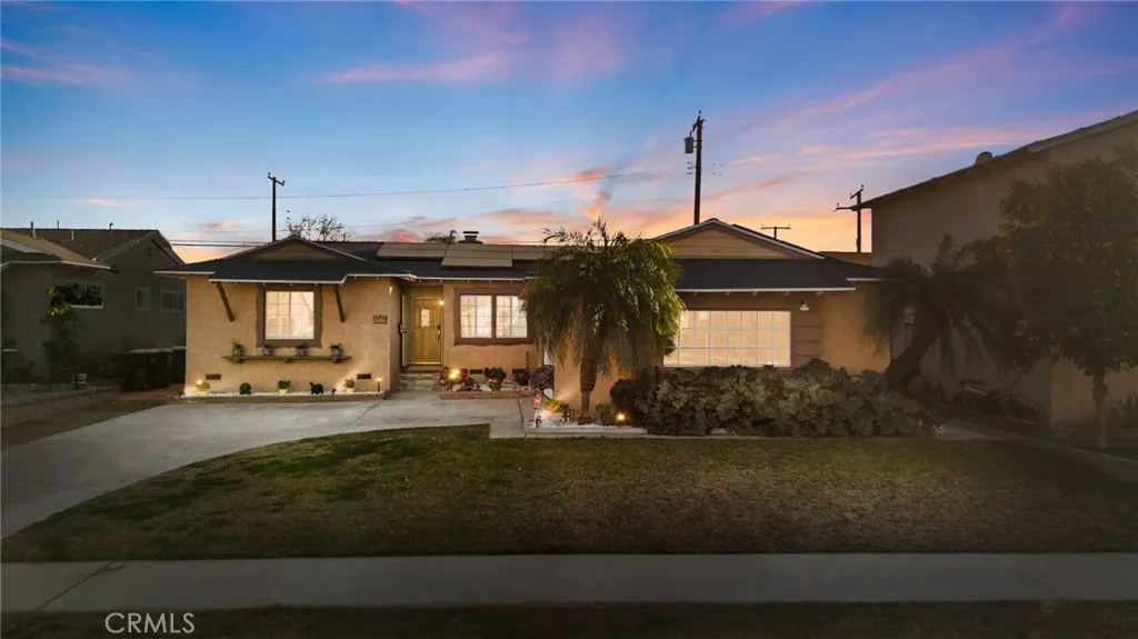 1136 W Edna Place