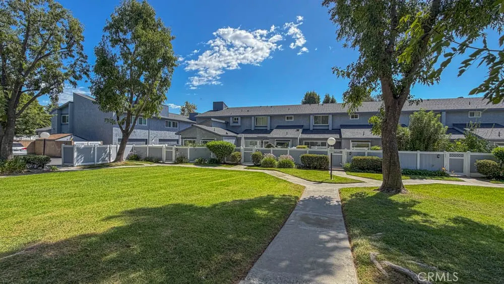 900 W Sierra Madre #65