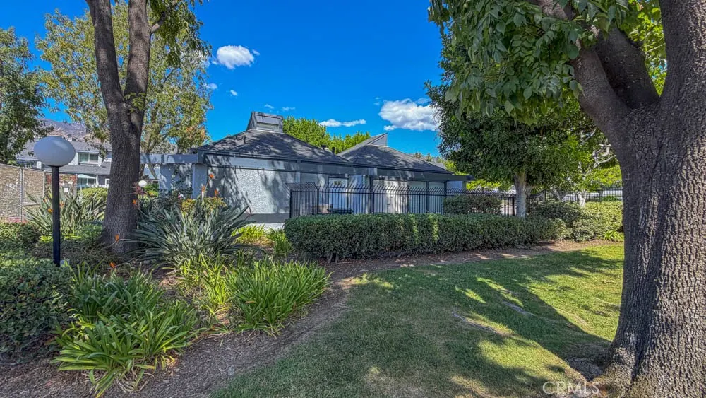 900 W Sierra Madre #65