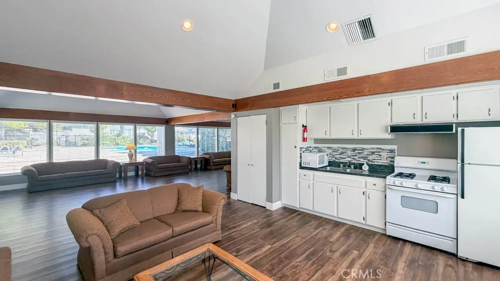 900 W Sierra Madre #65