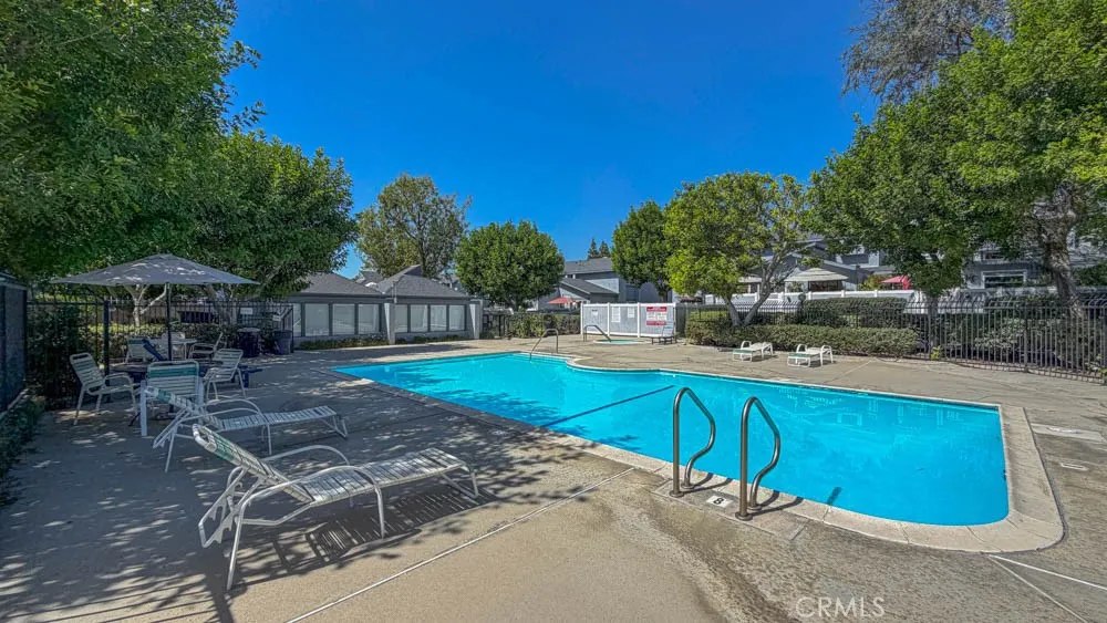 900 W Sierra Madre #65