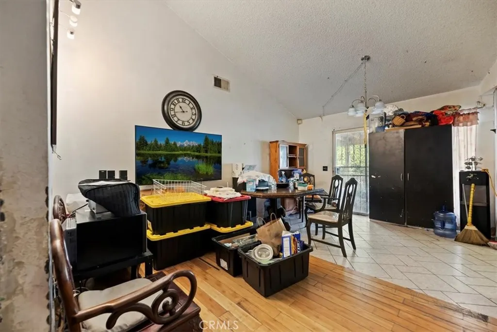 435 Leverett
