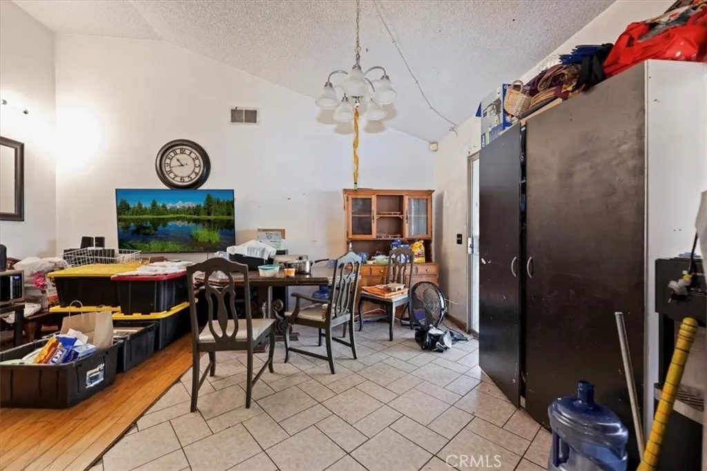 435 Leverett