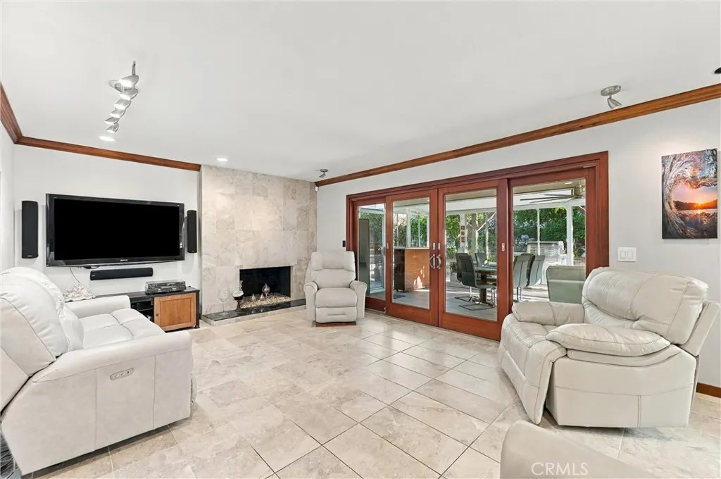 300 W Wedgewood