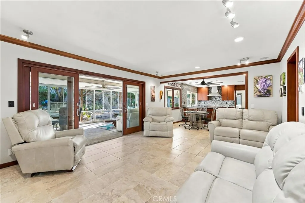 300 W Wedgewood