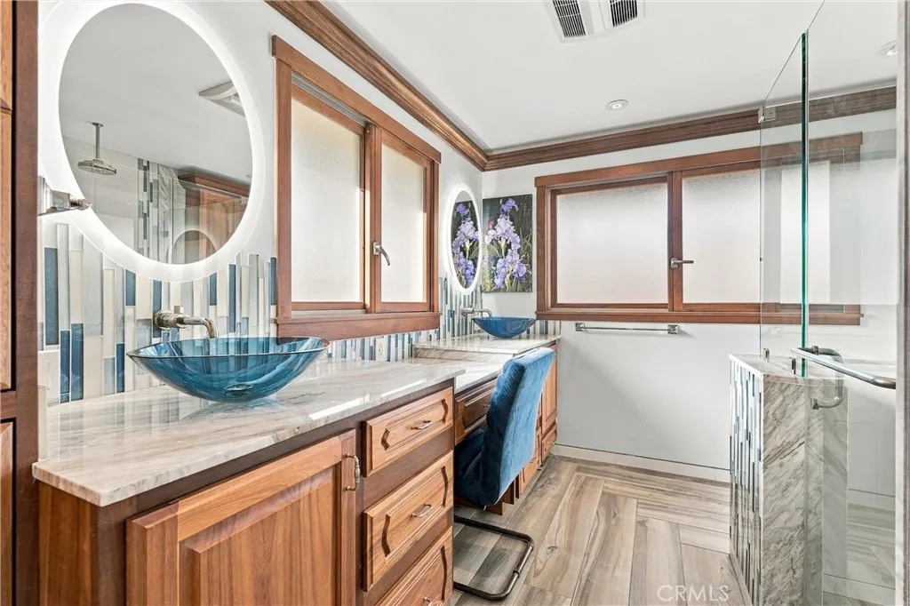 300 W Wedgewood